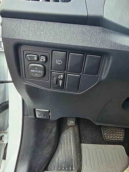 Toyota Prius Plug-in Hybrid 12 of 25