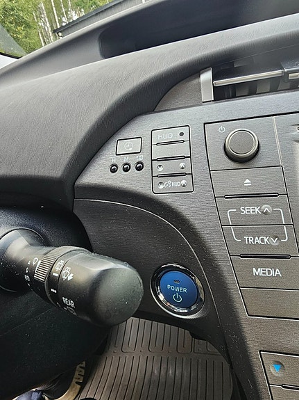 Toyota Prius Plug-in Hybrid 10 of 25