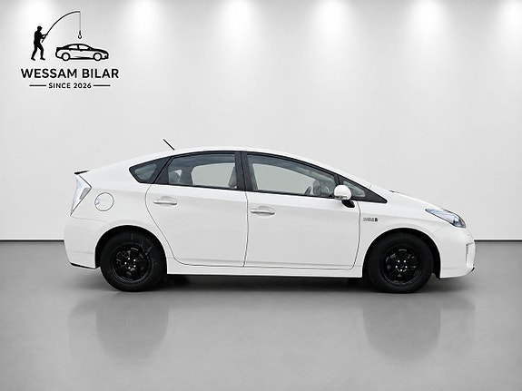 Toyota Prius Plug-in Hybrid 5 of 25