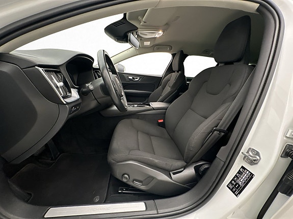 Volvo V60 13 of 30