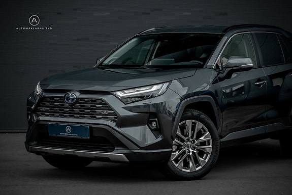 Toyota RAV4 2 of 25