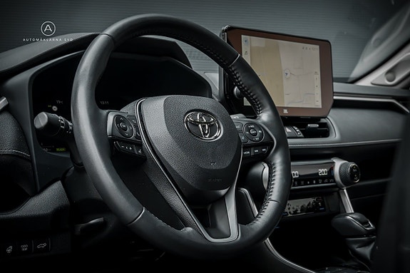Toyota RAV4 8 of 25