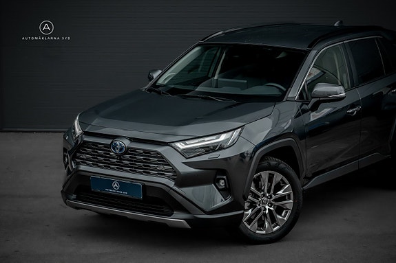Toyota RAV4 3 of 25