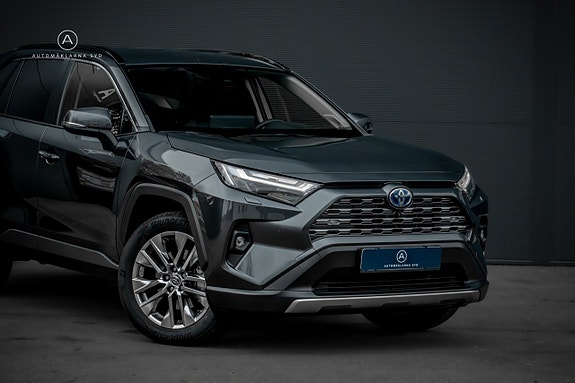 Toyota RAV4 6 of 25