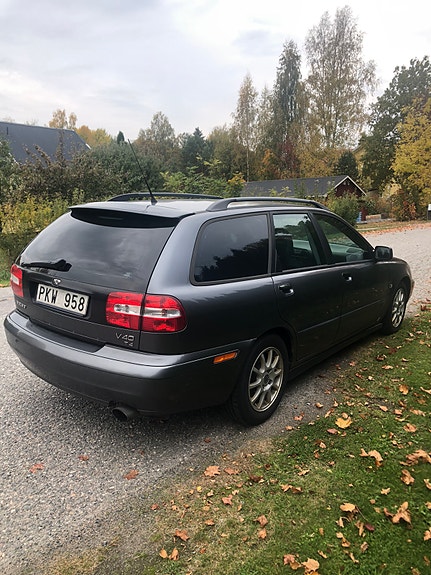 Volvo V40 4 of 9