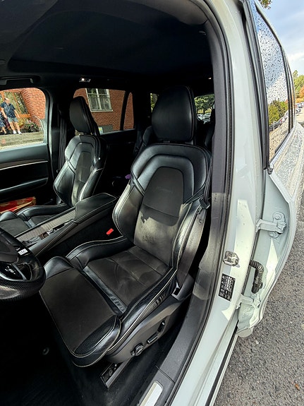 Volvo XC90 10 of 15