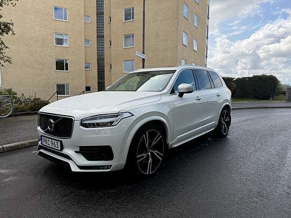 Volvo XC90 2 of 15