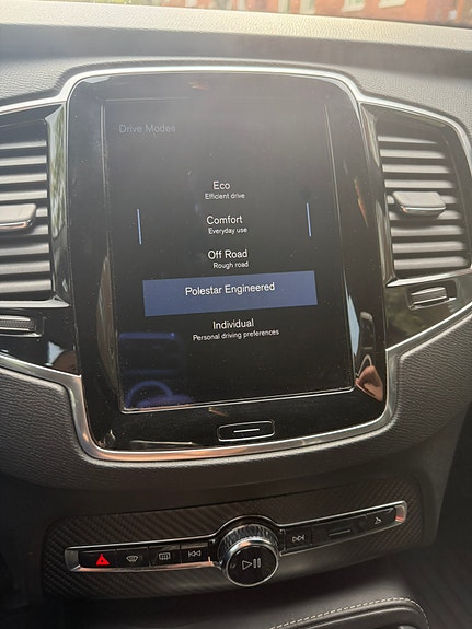Volvo XC90 11 of 15
