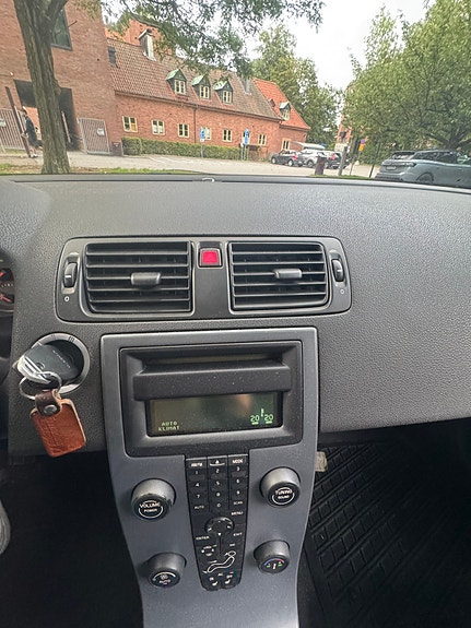 Volvo V50 2 of 9