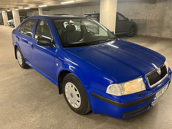 Skoda Octavia 2 of 9