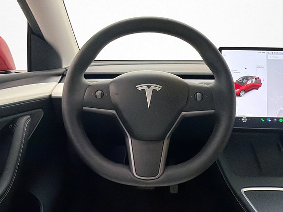 Tesla Model Y 12 of 29