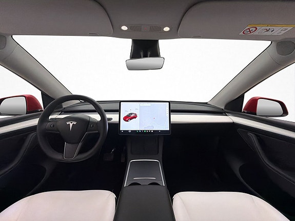 Tesla Model Y 16 of 29