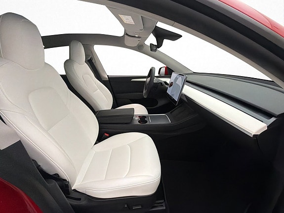 Tesla Model Y 13 of 29