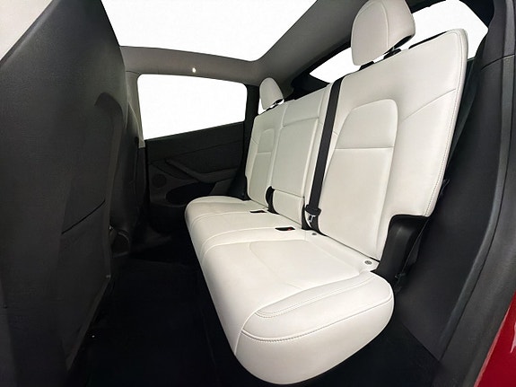 Tesla Model Y 15 of 29