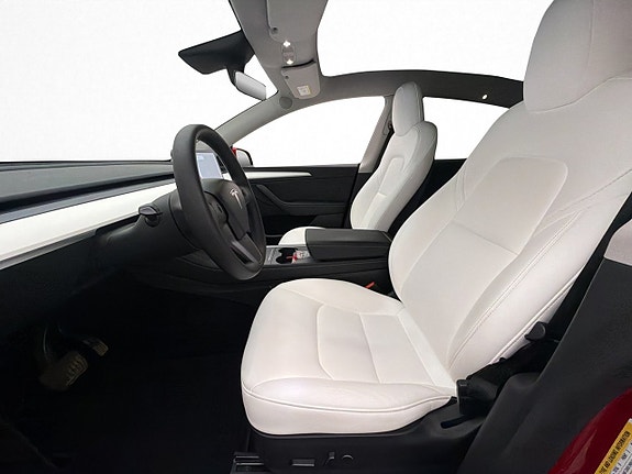 Tesla Model Y 10 of 29