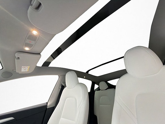 Tesla Model Y 11 of 29