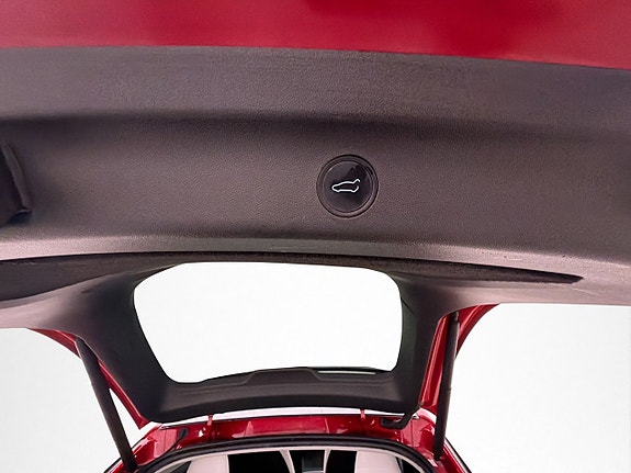 Tesla Model Y 27 of 29