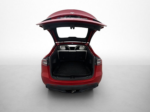 Tesla Model Y 28 of 29