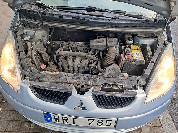 Mitsubishi Colt 10 of 12
