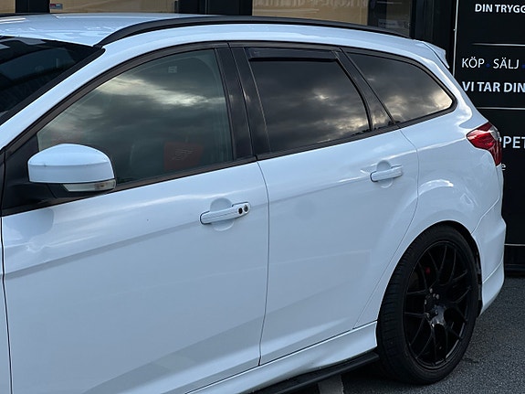 Ford Focus 3 of 27