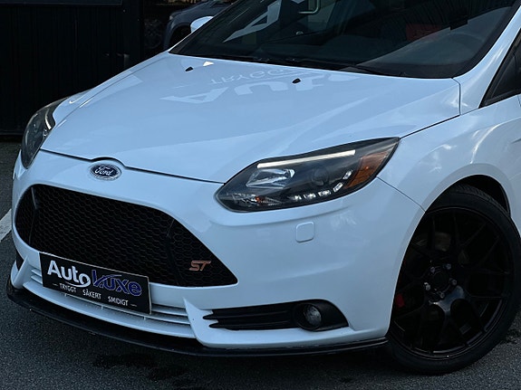 Ford Focus 2 of 27