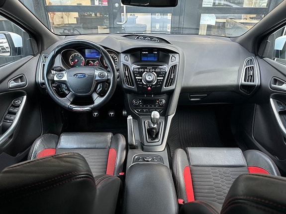 Ford Focus 21 of 27