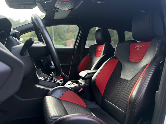 Ford Focus 9 of 27