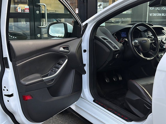 Ford Focus 7 of 27