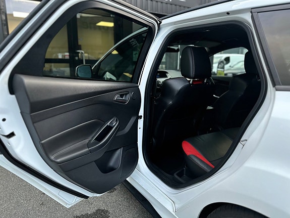 Ford Focus 19 of 27