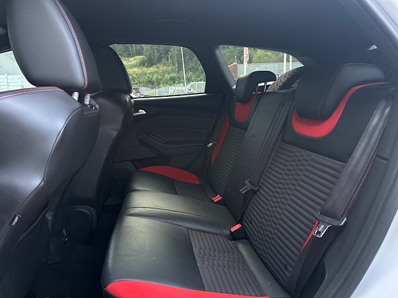 Ford Focus 20 of 27