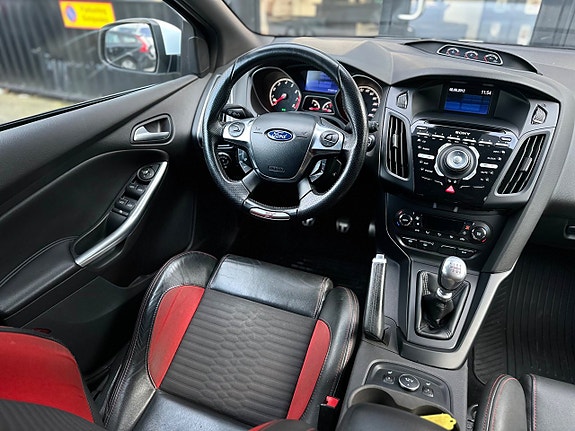 Ford Focus 25 of 27
