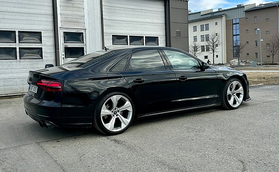 Audi S8 3 of 6