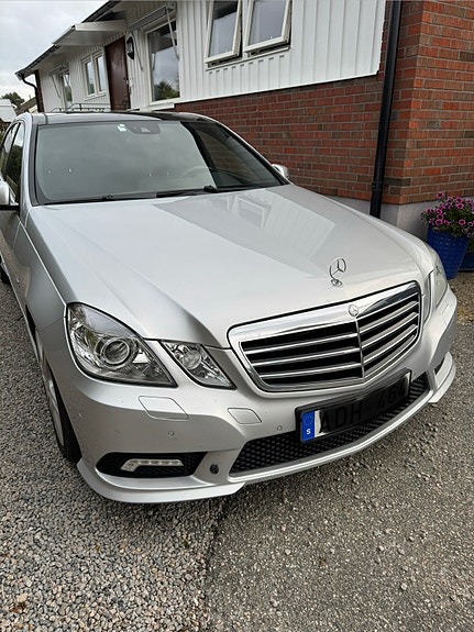 Mercedes-Benz E350 3 of 28