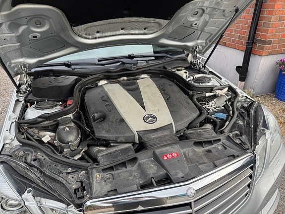 Mercedes-Benz E350 5 of 28