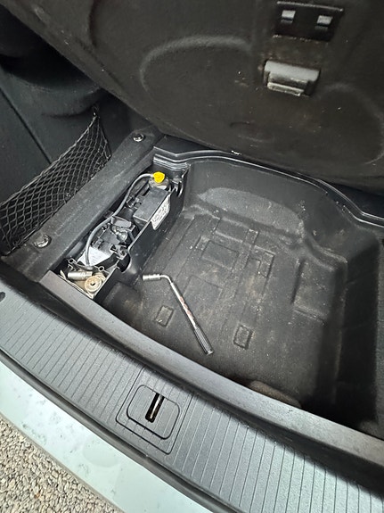 Mercedes-Benz E350 13 of 28