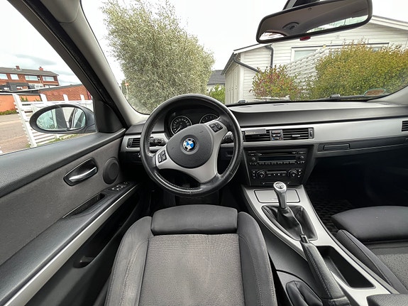 BMW 325i 6 of 17