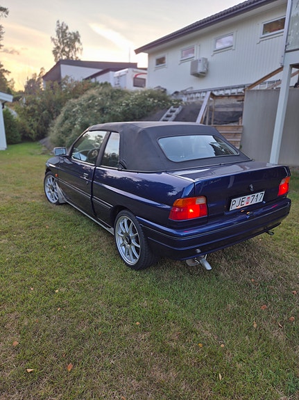 Ford Escort 2 of 5