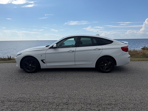 BMW 320d 2 of 13