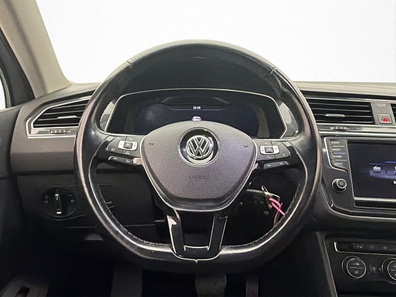 Volkswagen Tiguan 11 of 28