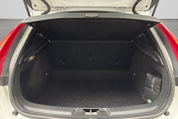 Volvo V40 15 of 16