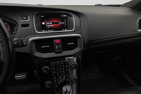 Volvo V40 12 of 16