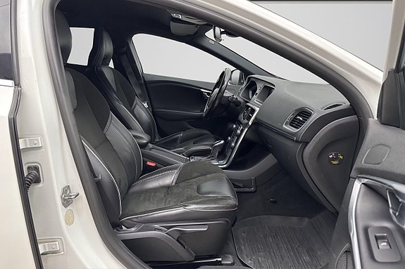 Volvo V40 7 of 16