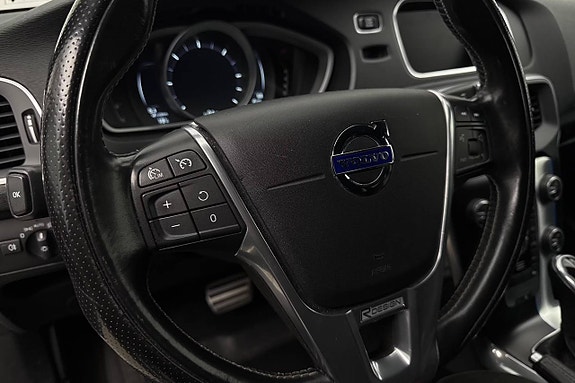 Volvo V40 9 of 16