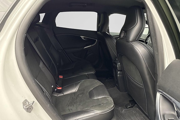 Volvo V40 14 of 16