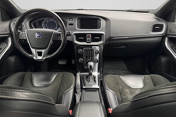 Volvo V40 8 of 16