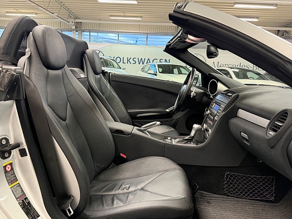Mercedes-Benz SLK350 19 of 22