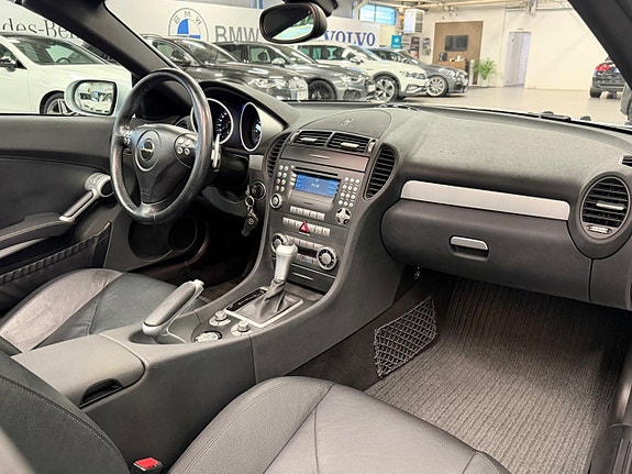 Mercedes-Benz SLK350 18 of 22