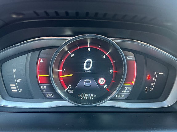 Volvo XC60 17 of 29