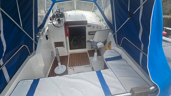 Fairline 23 Holiday familjebåt till höstpris 2 of 7