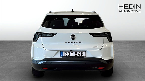 Renault Scenic E-Tech 7 of 12